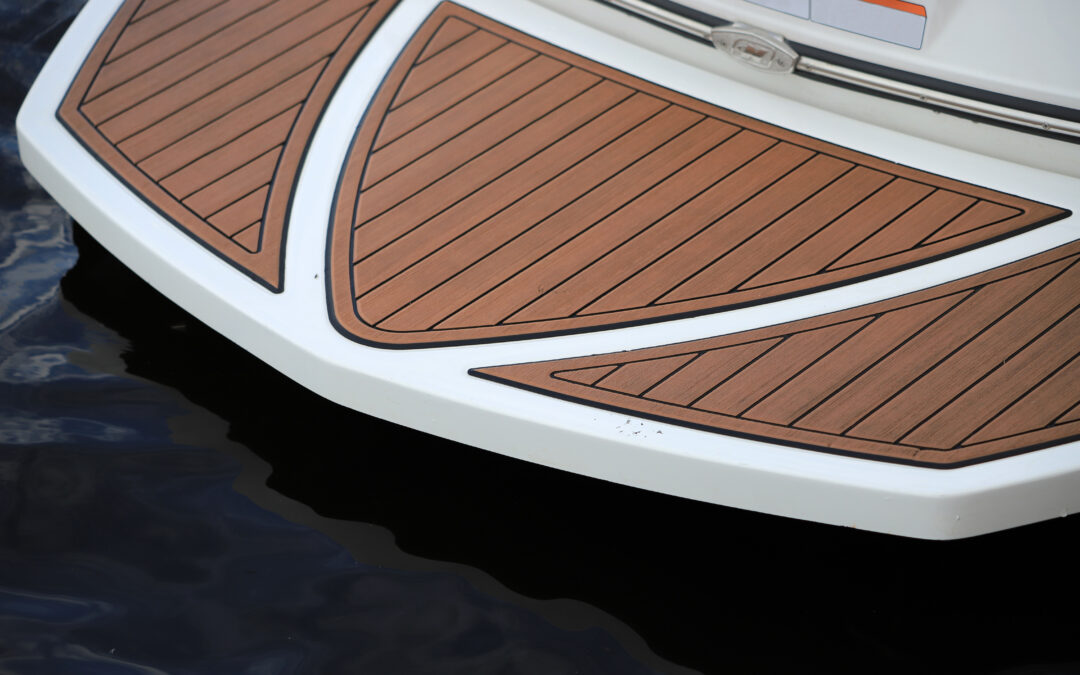 Pourquoi installer un revêtement en mousse EVA sur son bateau en Suisse ?